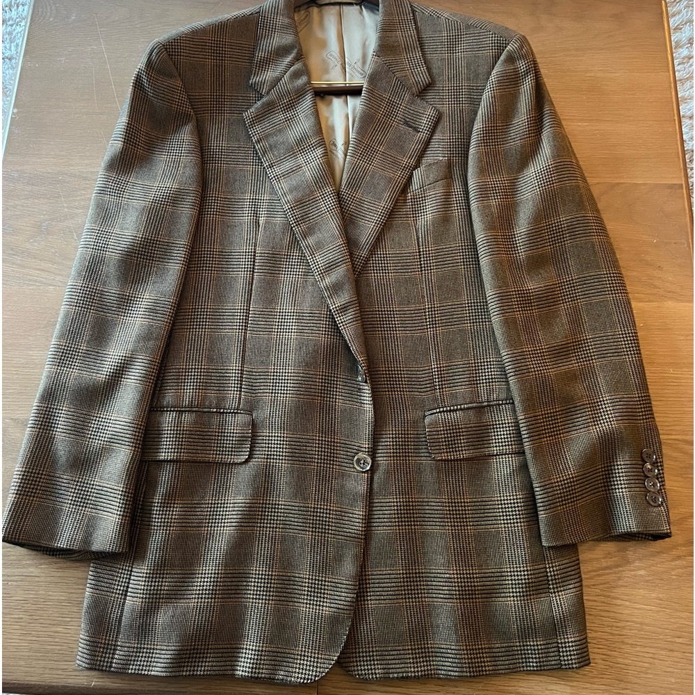 Hickey freeman sports coat
100% CASHMERE
